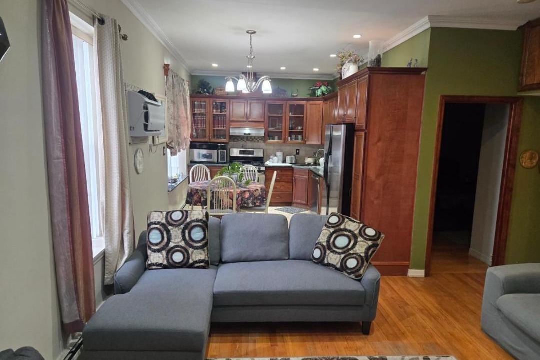 Photo of Others in Guttenberg