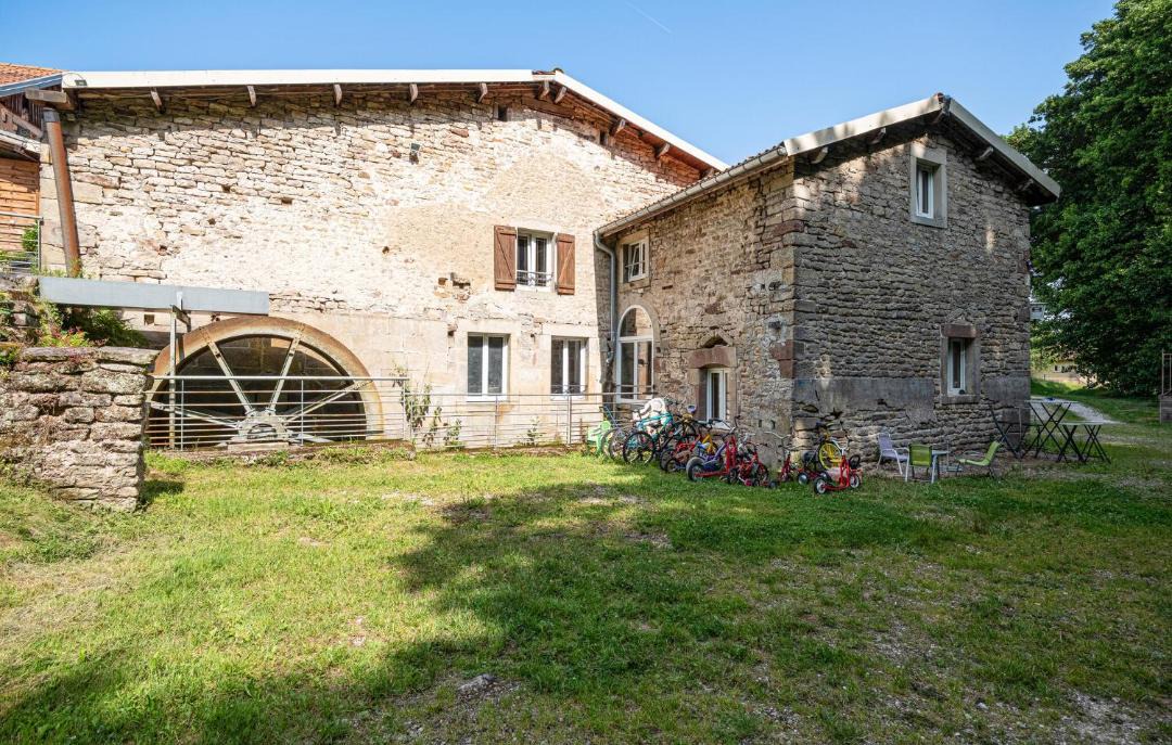 Photo of Others in Escles