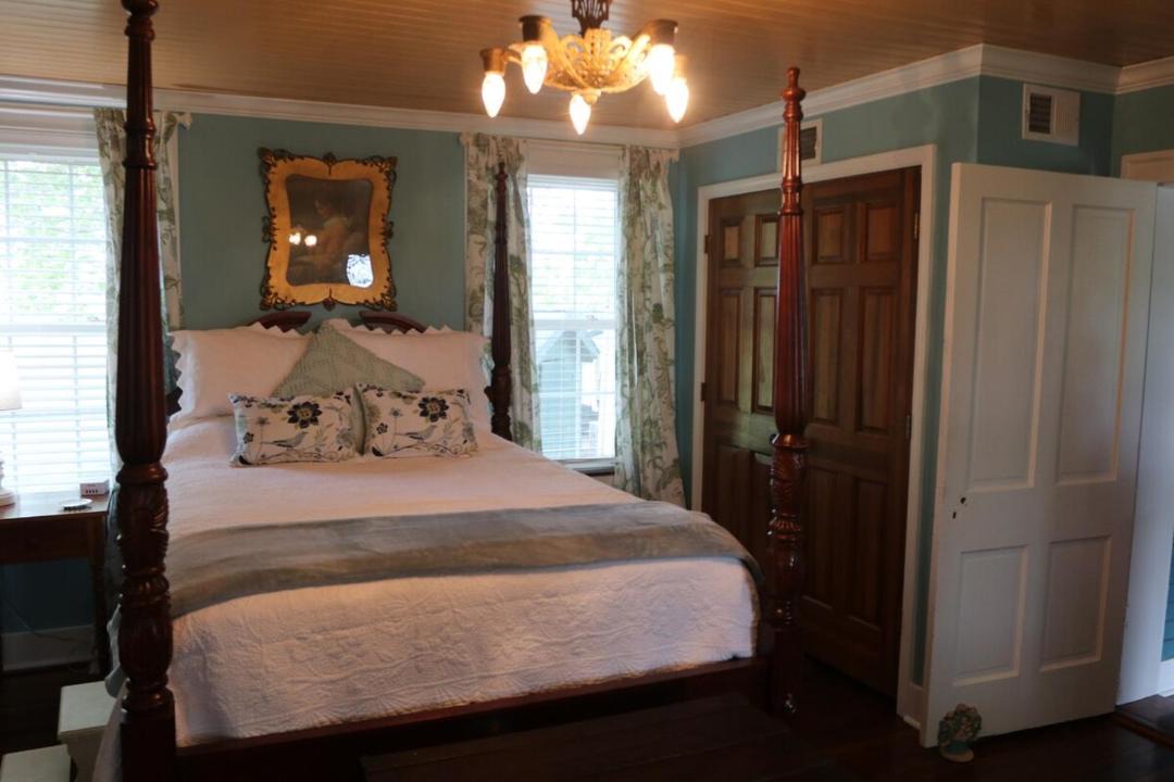 Photo of Bedroom in Bardstown