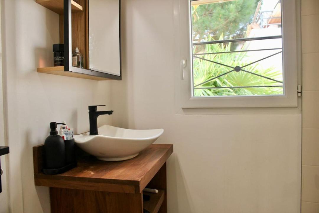 Photo of Bathroom in Saint-Remy-les-Chevreuse