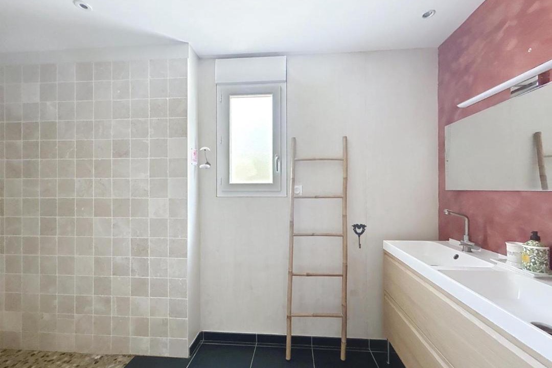 Photo of Bathroom in Grospierres