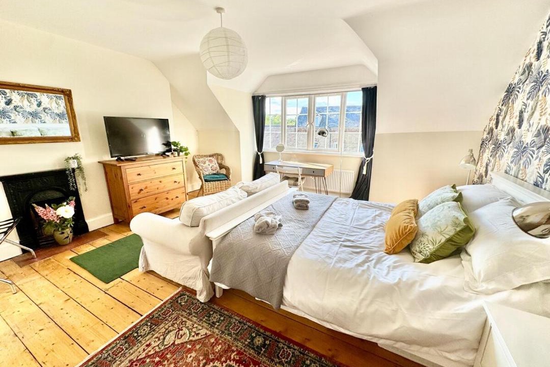 Photo of Bedroom in Summertown