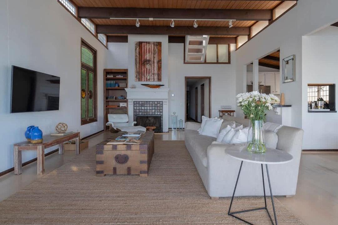 Photo of Livingroom in Western Malibu