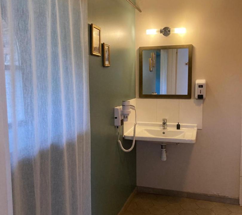 Photo of Bathroom in Moulicent
