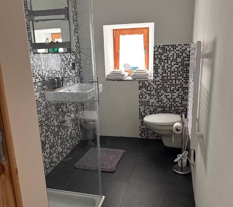 Photo of Bathroom in Li Curt