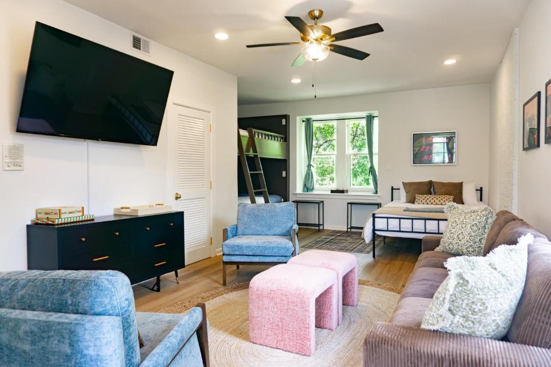 Photo of Livingroom in Lafayette Square
