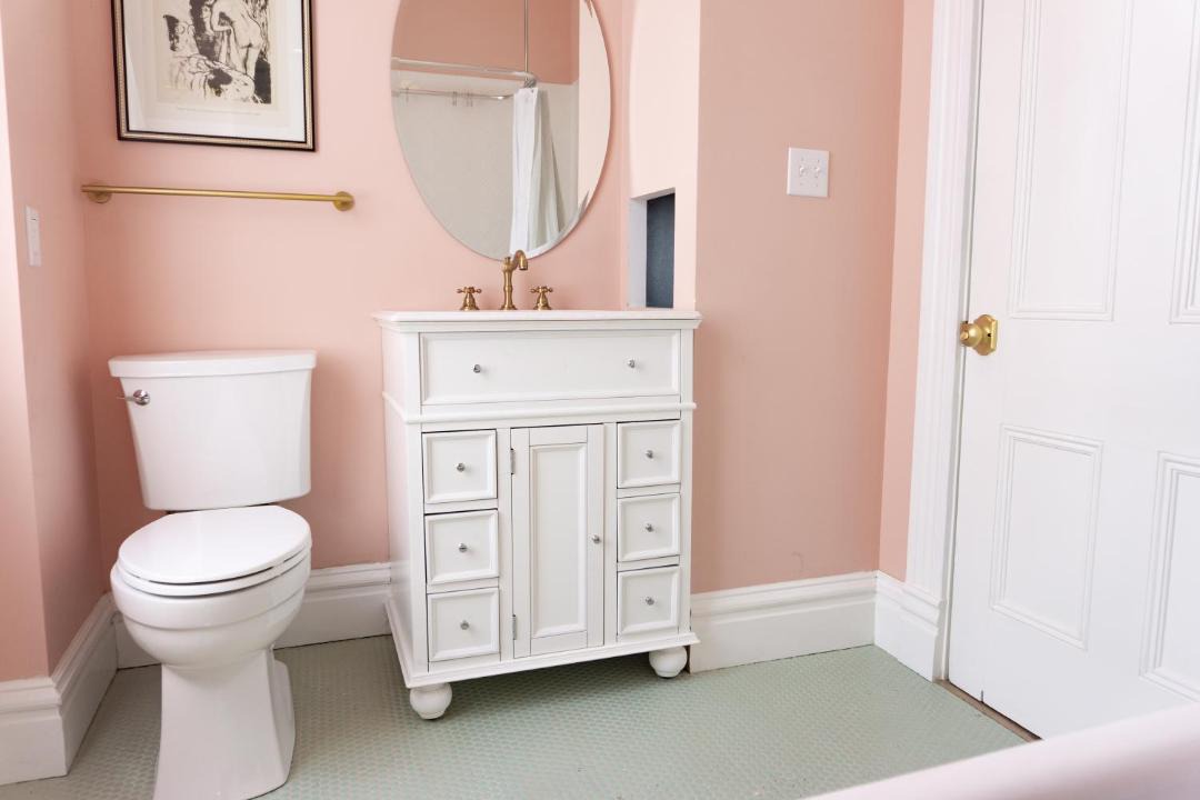 Photo of Bathroom in Lafayette Square