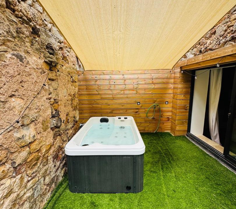 Photo of Others in Liausson