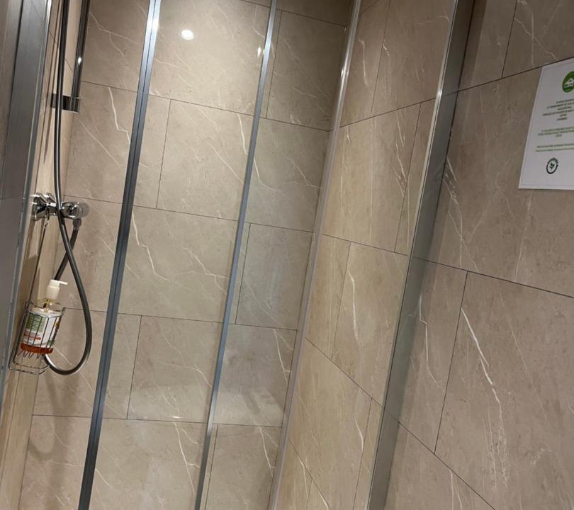 Photo of Bathroom in Erondelle