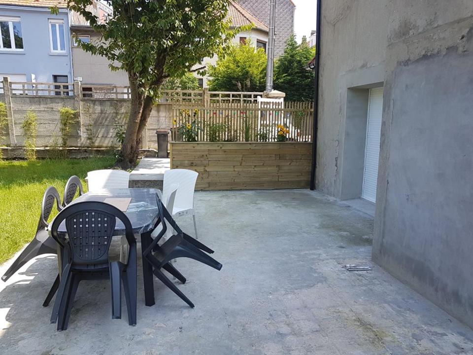 Photo of Others in Dernier Sou