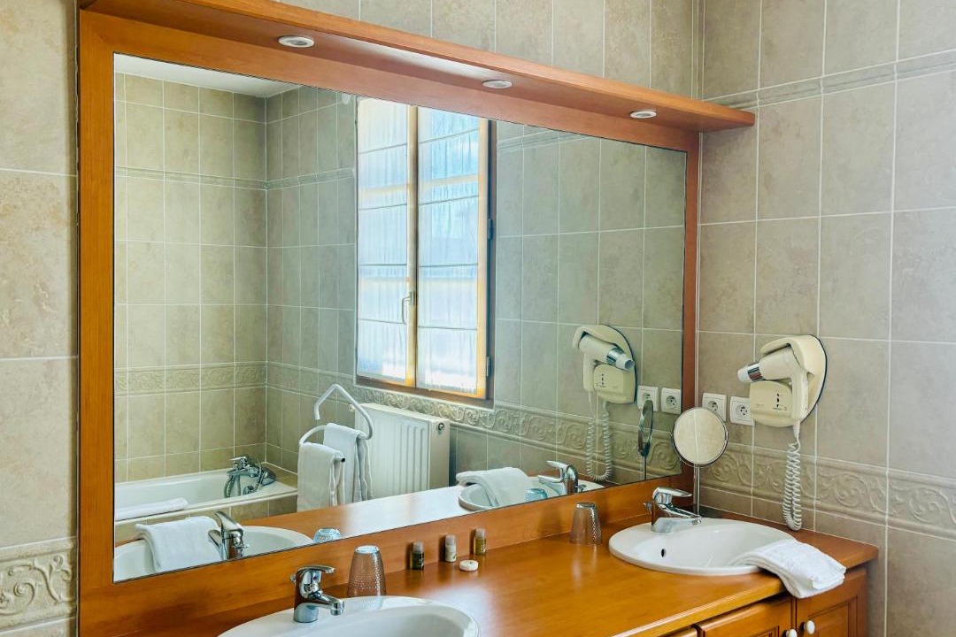 Photo of Bathroom in Flagey-Echezeaux