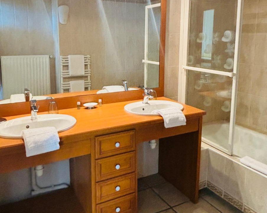 Photo of Bathroom in Flagey-Echezeaux