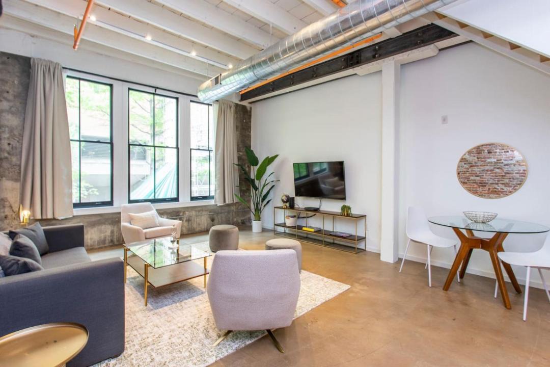 Photo of Livingroom in Washington Square West