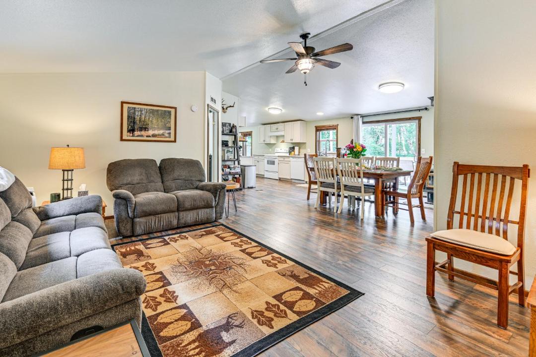 Photo of Others in Packwood