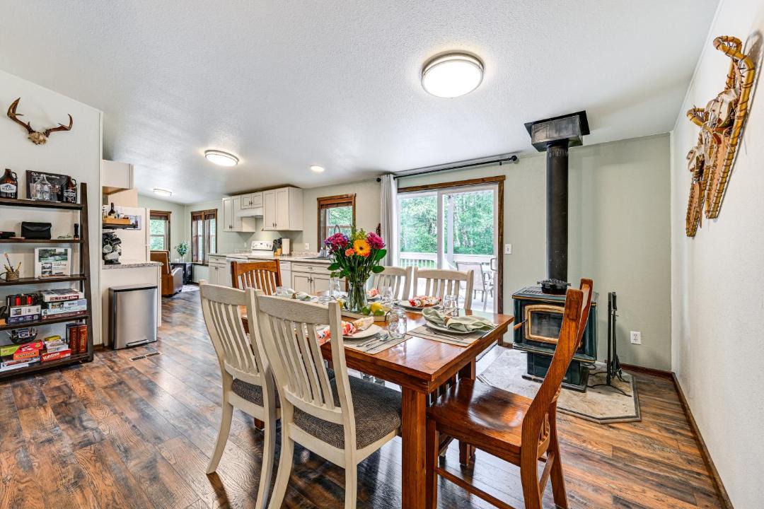 Photo of Others in Packwood