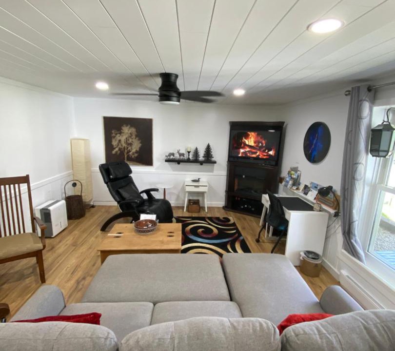 Photo of Livingroom in Lake of Bays