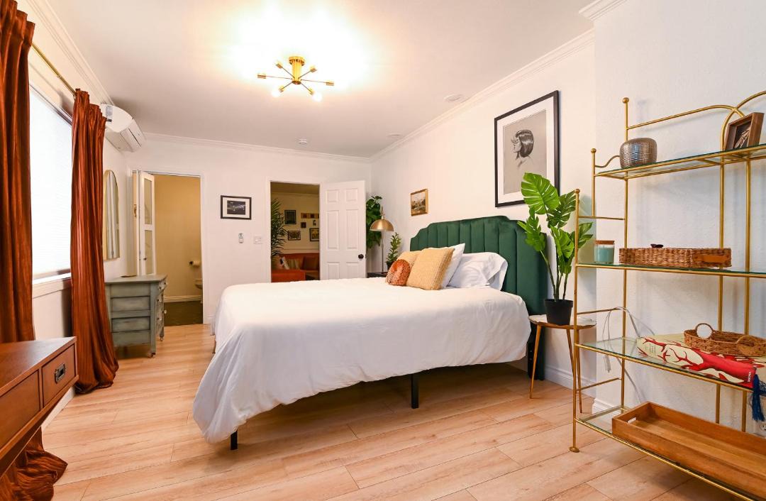 Photo of Bedroom in Alamitos Beach