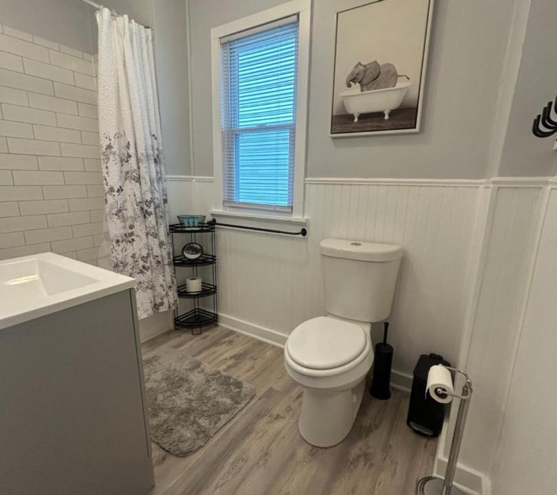 Photo of Bathroom in Downtown Niagara Falls