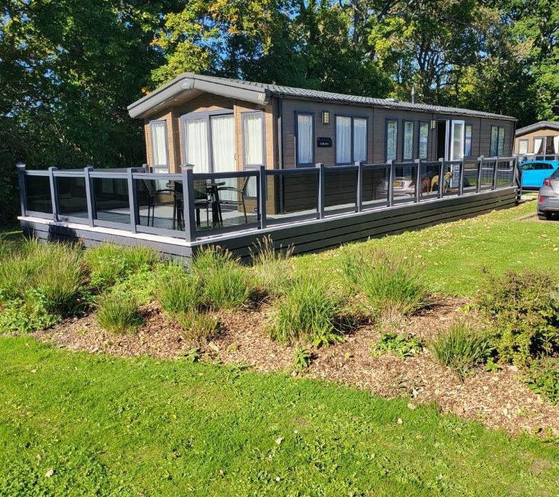 Photo of Others in Tiptoe