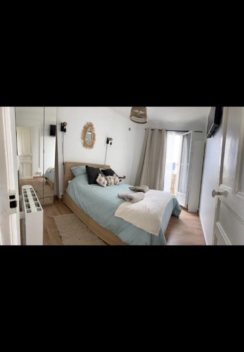 Photo of Bedroom in Republique–Point-du-Jour