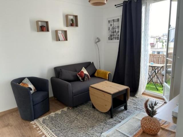 Photo of Livingroom in Republique–Point-du-Jour
