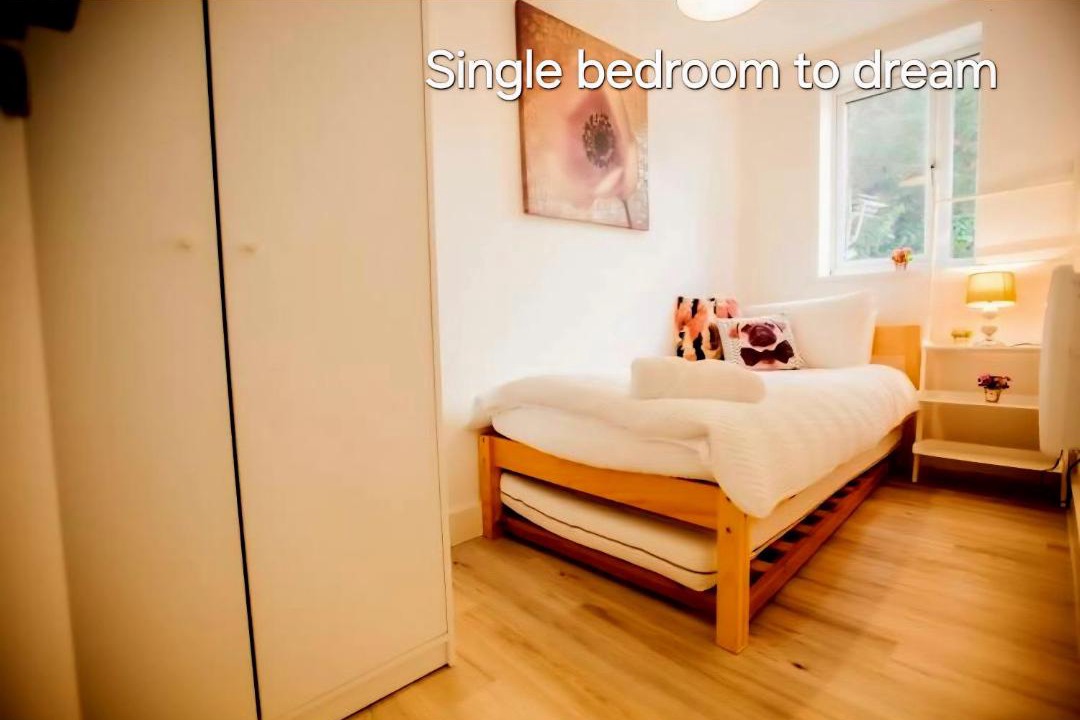 Photo of Bedroom in Coombe Hill