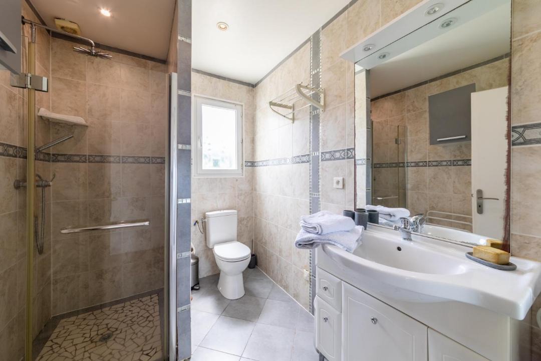 Photo of Bathroom in Fals