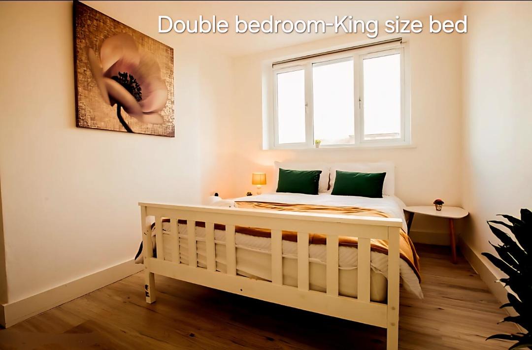 Photo of Bedroom in Coombe Hill