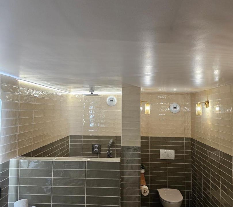 Photo of Others in Yenne