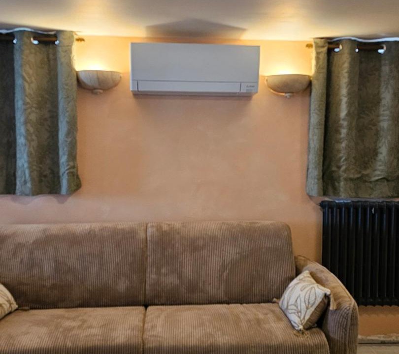 Photo of Livingroom in Yenne