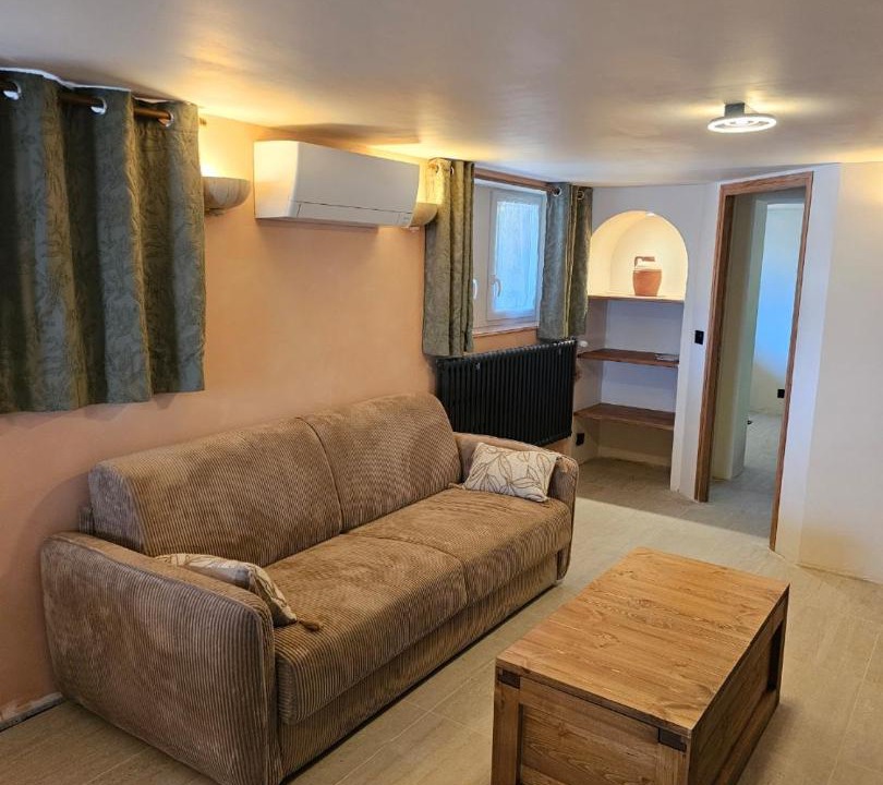 Photo of Others in Yenne