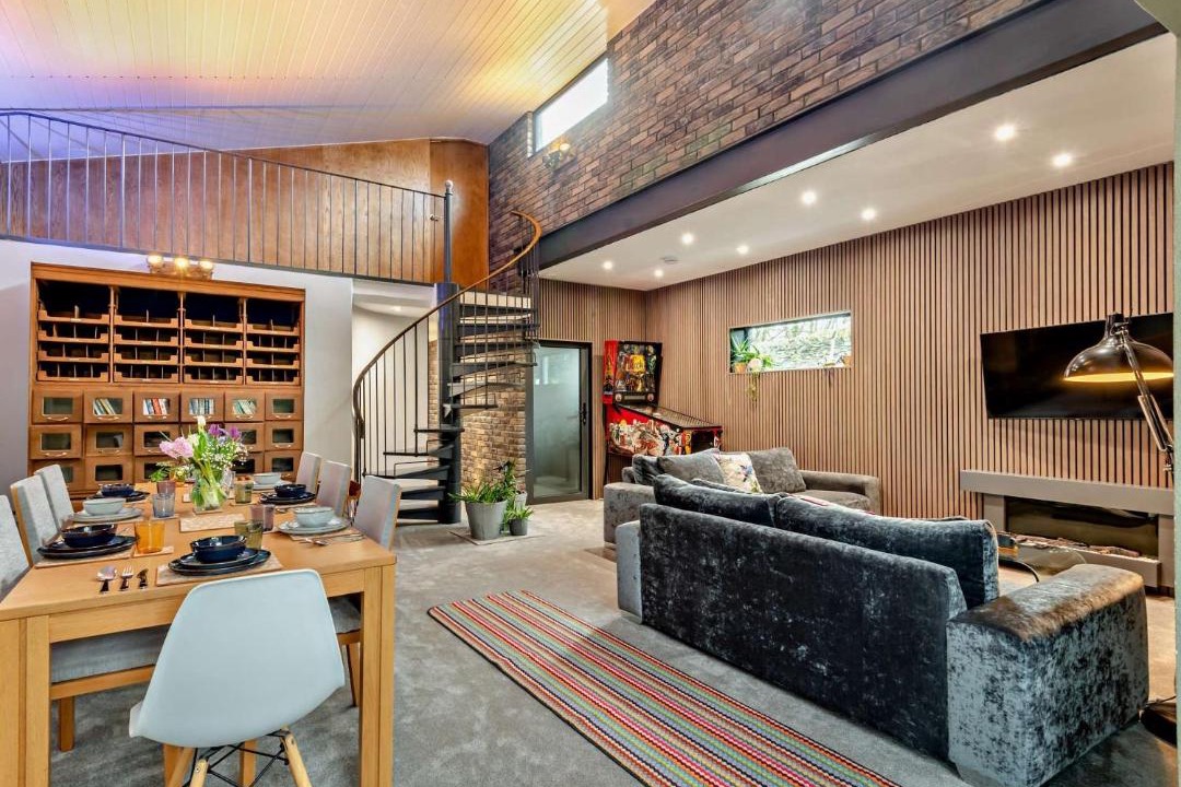 Photo of Others in Hoylandswaine