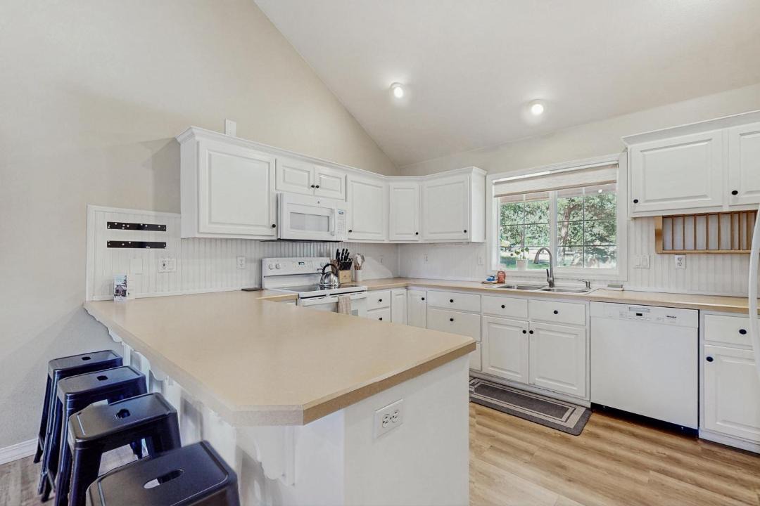 Photo of Others in Sisters