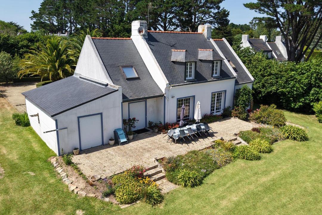 Photo of Others in Le Palais