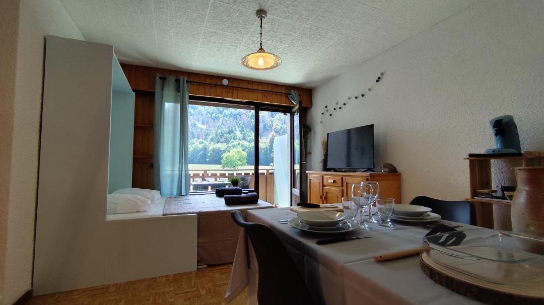 Photo of Others in Thones