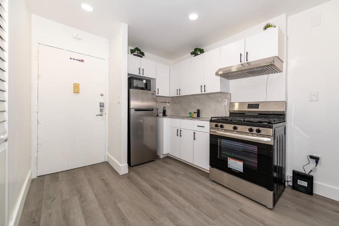 Photo of Kitchen in Flamingo/Lummus