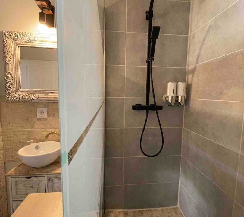 Photo of Bathroom in Beychac-et-Caillau