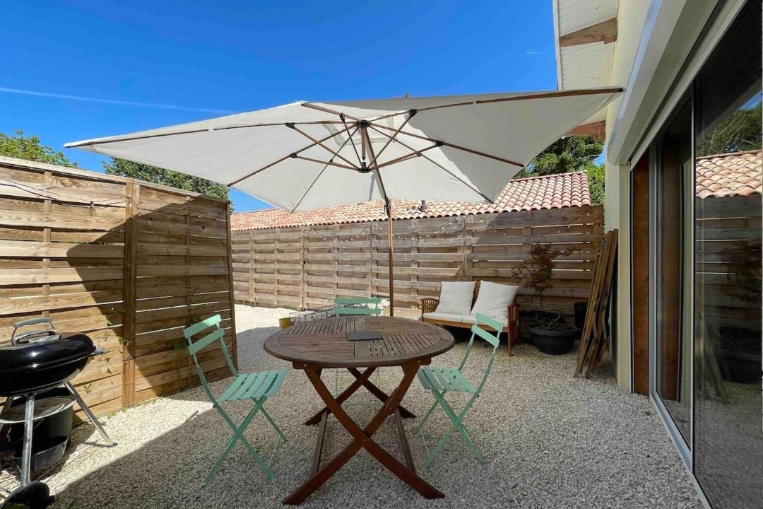 Photo of Patio Balcony in Beychac-et-Caillau