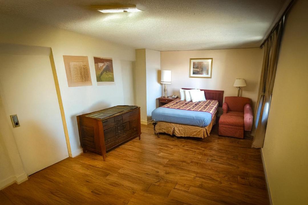 Photo of Bedroom in Outlook