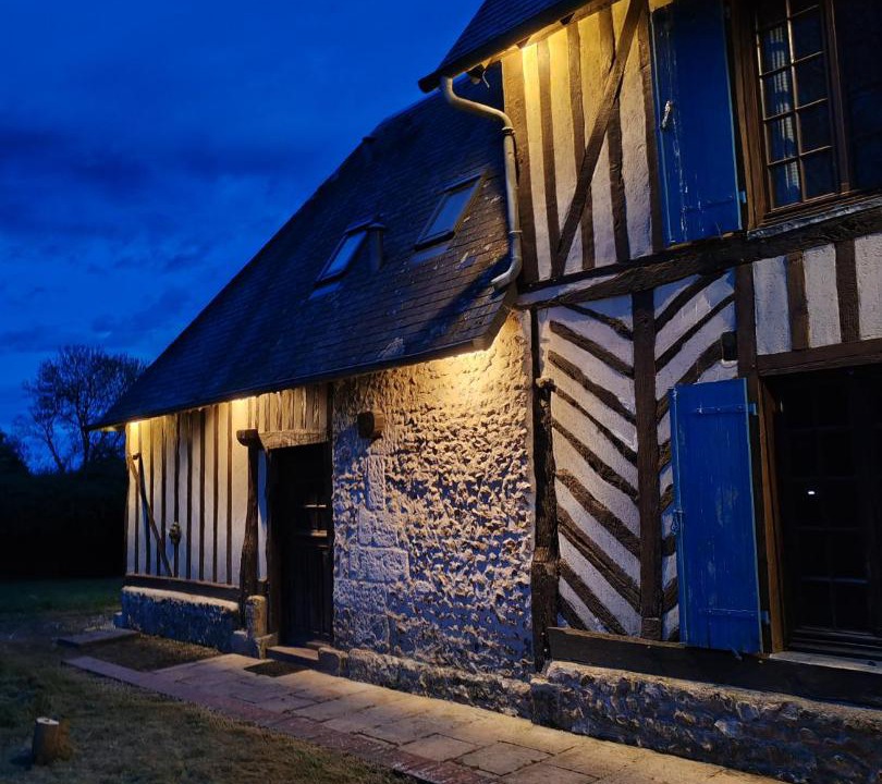 Photo of Buildings in Reux