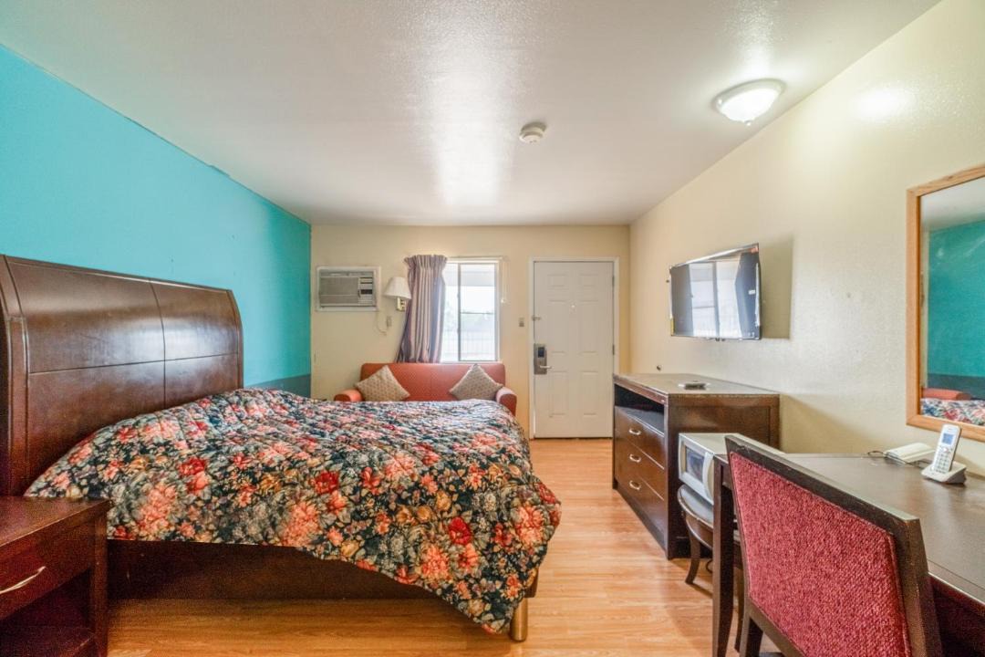 Photo of Bedroom in Colorado City