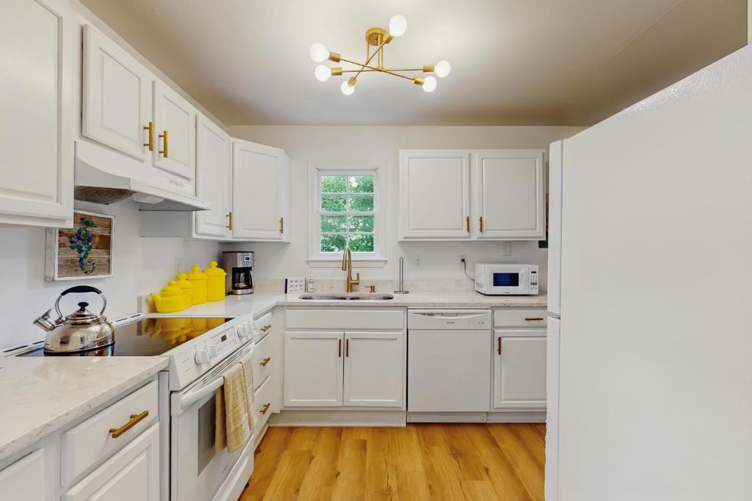 Photo of Kitchen in Beach Institute