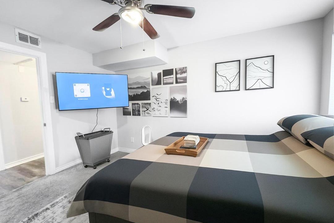 Photo of Bedroom in Junius Heights