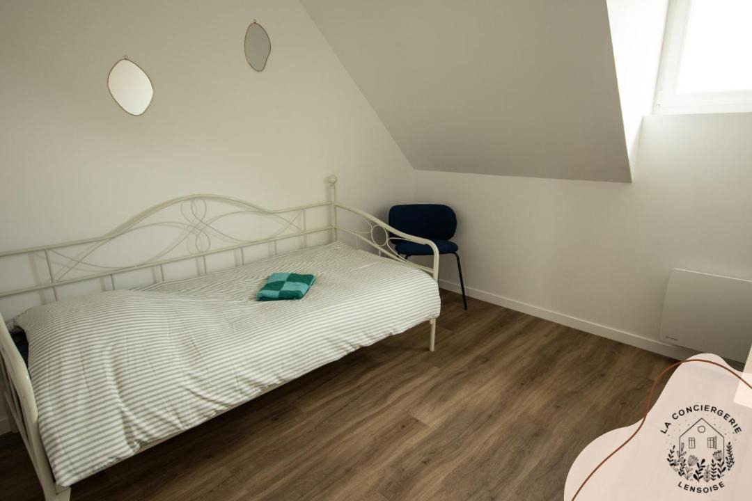 Photo of Bedroom in Lens