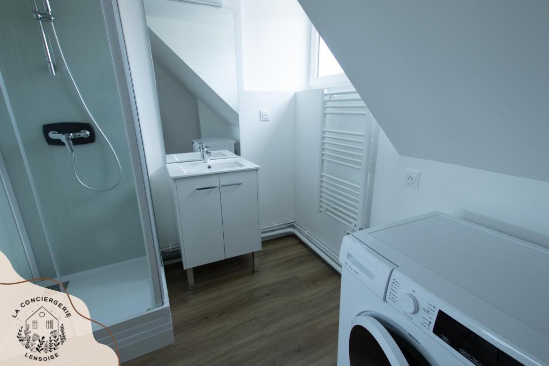 Photo of Bathroom in Lens