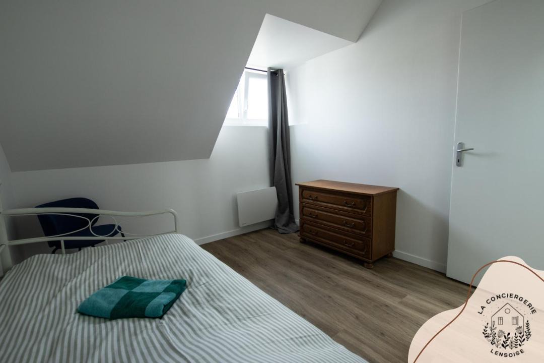 Photo of Bedroom in Lens