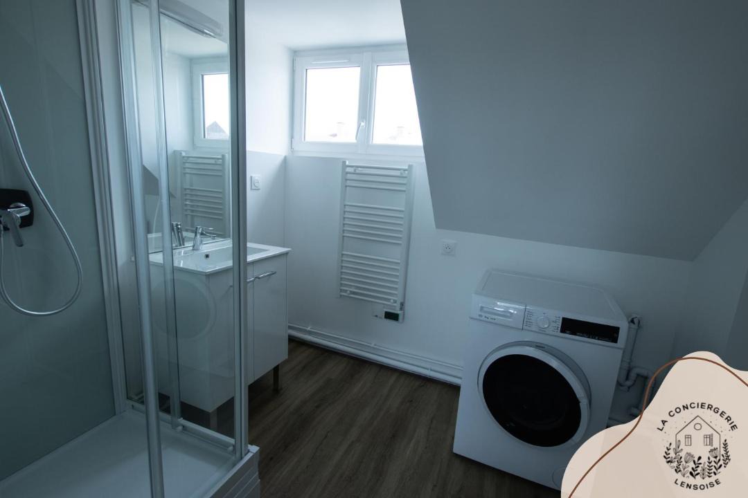 Photo of Bathroom in Lens