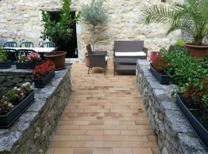 Photo of Patio Balcony in Labastide-de-Virac