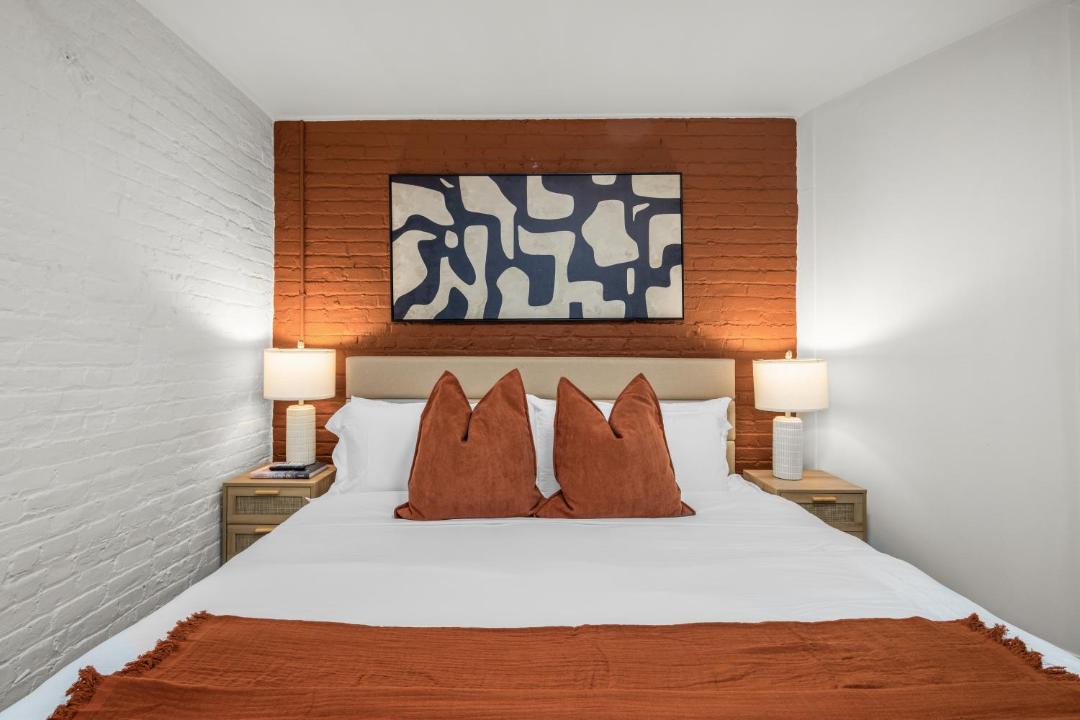 Photo of Others in Brooklyn Heights