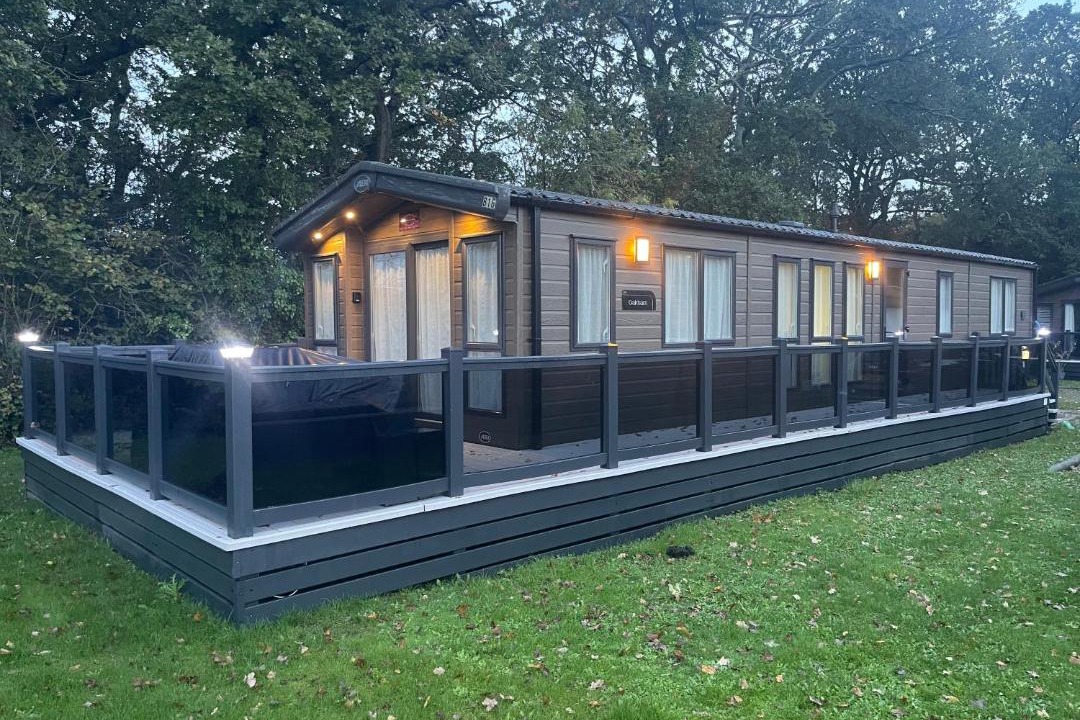 Photo of Others in Tiptoe